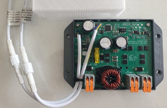 Pypilot motor controller 12-24V 15A by NaviTop, with enclosure and cluth output